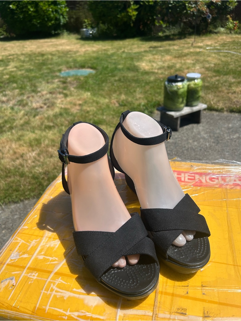Crocs Leigh II Cross Strap Strappy Ankle Wedge Sandals Black Women’s Size 10 - Picture 4 of 16
